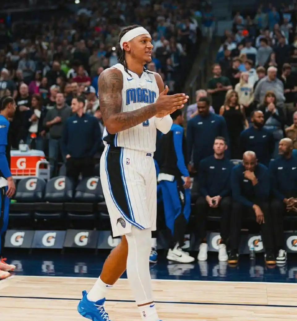 亚博体育-独行侠观众热烈欢呼！，德罗巴迎来三赛季出色发挥热度持续攀升的简单介绍-亚博体育